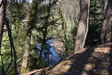 Landschaft im Frühling am Fluss Warnau im Dorf Borg, Niedersachsen