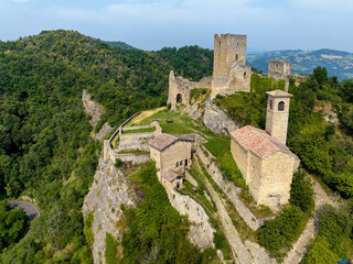 Fototapeta na wymiar Castello di Carpineti