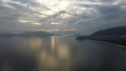 Fototapeta premium SDGs地球の神秘と海とソラ！山口県の夕日と海の輝くヒカリ！