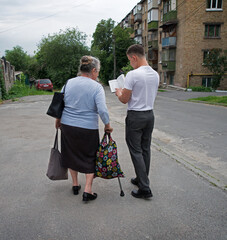 Young guy evangelizing at the street