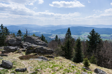 Blick vom Mühlriegel über Arnbruck in die Bergwelt