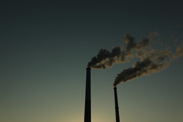 『タイムラプス』SDGs環境問題コンビナートの流れる雲とえんとつの煙地球