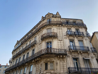 Fototapeta na wymiar Immeuble ancien, quartier de l’Ecusson à Montpellier, Occitanie