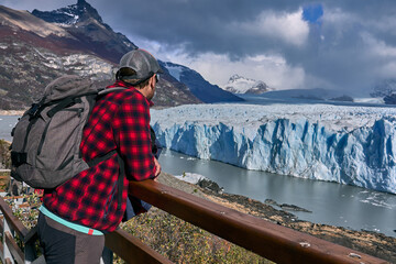 tourist contemplating the Perito Moreno glacier, in Patagonia Argentina