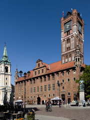 Obraz premium Town Hall and Nicolaus Copernicus Monument in Torun,