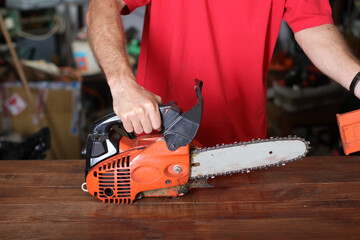 cleaning and maintenance of the chainsaw by a person on a table