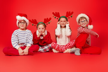 kids in xmas clothes