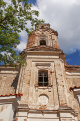 Fototapeta na wymiar Old destroyed church. Ruins of the Church . Bell tower of the destroyed old church. Historical value 18th century. Lyskovo, Belarus