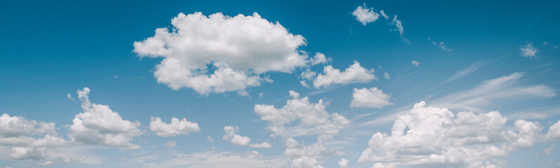Fototapeta na wymiar beautiful blue sky with white cloud