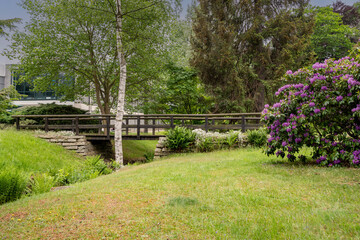Brücke im schön angelegtem Kurpark Bad Harzburg.
Eine gepflegte schön bepflanzte Parkanlage
