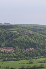 Panoramablick auf Schloss Saaleck bei Hammelburg, Bad Kissingen, Franken, Deutschland