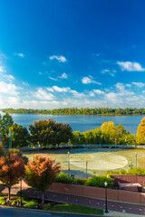 Obraz premium Ohio River at Evansville, Indiana in Fall