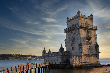Torre de Belém com fundo de fim de tarde Lisboeta 
Foto tirada a 25 junho 2021 