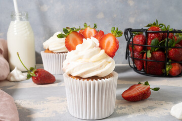 Strawberry muffins with cream and strawberries