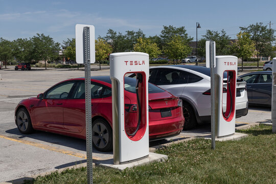 Tesla EV electric vehicle charging. Tesla products include electric cars, battery energy storage and solar panels.