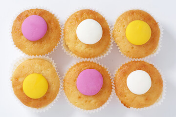 Lemon flavored cakes