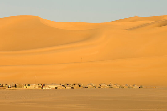 Huts in a desert, Erg Awbari, Fezzan, Libya