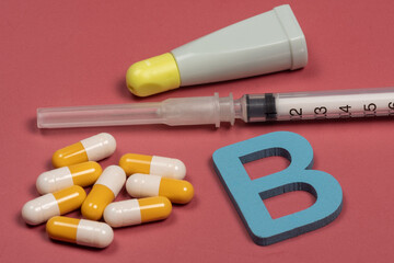 yellow and white medicine capsules