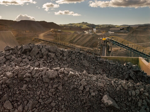 Conveyor belt moving rocks in quarry