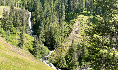 Fototapeta na wymiar Elk River upper falls