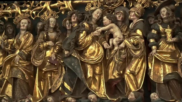 The altarpiece, representing the passion of Christ, in 23 carat gold leaf in the Cathedral of San Canuto in Odense. Odense, Fyn, Denmark, Europe