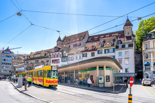 Strassenbahn am Barf&uuml;sserplatz, Basel, Schweiz 