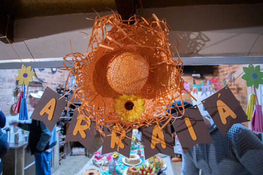 Decoração E Comida Típica De Festa Junina Do Brasil. 