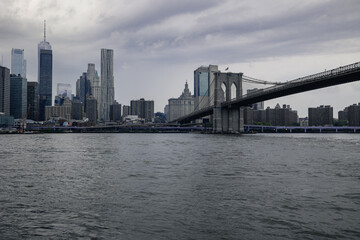 Fototapeta na wymiar View of Manhattan and the Brooklyn Bridge from Brooklyn in New York City
