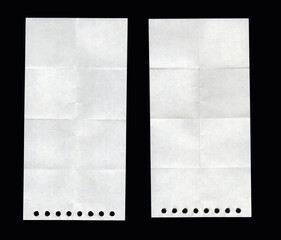 Papel doblado blanco sobre fondo negro aislado