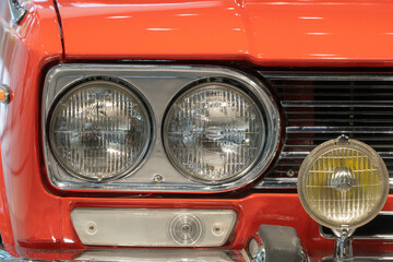 Obraz na płótnie Canvas 自動車のヘッドライト 