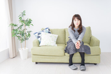 Obraz premium 自宅でリラックスをする女性