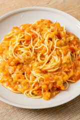 spaghetti pasta with creamy tomato sauce
