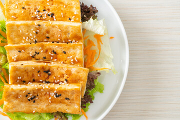 teriyaki tofu salad with sesame