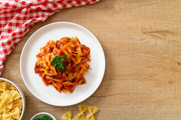 farfalle pasta in tomato sauce with parsley