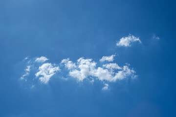 Obraz premium Blank sky surface with small clouds in daytime