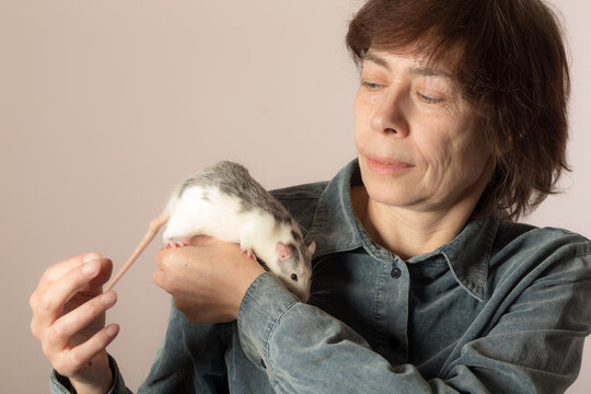 woman with domestic rat