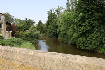 Fototapeta na wymiar La rivière le Sornin, ville de Charlieu, département de la Loire, France