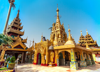 Fototapeta premium Yelena Paya pagoda, Pagoda on a small island (Syriam, Myanmar)
