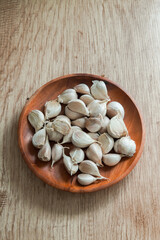 garlic in a wooden bowl
