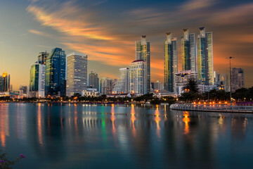 Fototapeta premium Country skyline at sunset, Bangkok, Thailand.