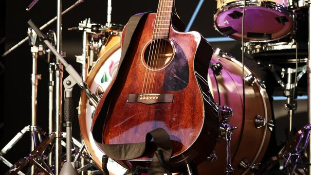 acoustic guitar on a stand, standing on stage