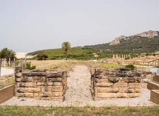 Photo sur Plexiglas Plage de Bolonia, Tarifa, Espagne Ancient Roman ruins of Baelo Claudia on the beaches of Bolonia, Cadiz, Spain.