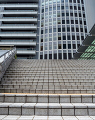 名古屋の高層ビルと町の階段の風景
