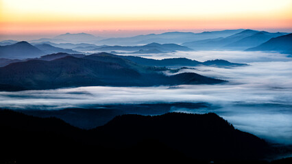 Obraz premium Sunrise in the Rarau mountains, Eastern Carpathians, Romania.