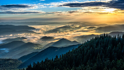 Obraz premium Sunrise in the Rarau mountains, Eastern Carpathians, Romania.