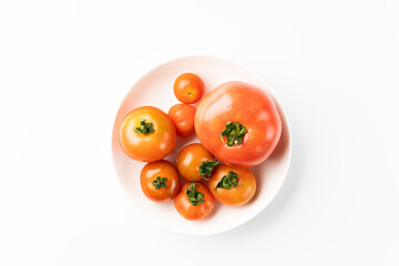 大きさが不揃いなトマト