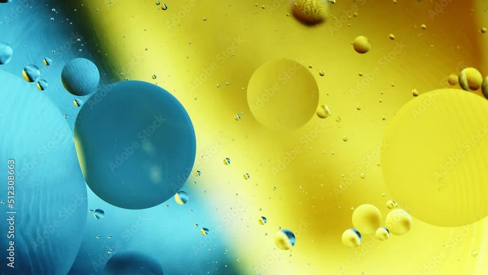 Poster real close up oil bubbles in water rotation with color gradient abstract mixing background.