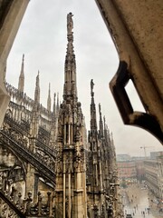 Naklejka premium Cathédrale Milan toits 7