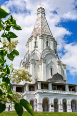 Fototapeta na wymiar Church of the Ascension in Kolomenskoe park, Moscow, Russia