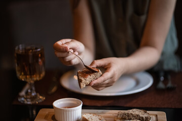 Obraz na płótnie Canvas girl's hands spread on bread sauce
